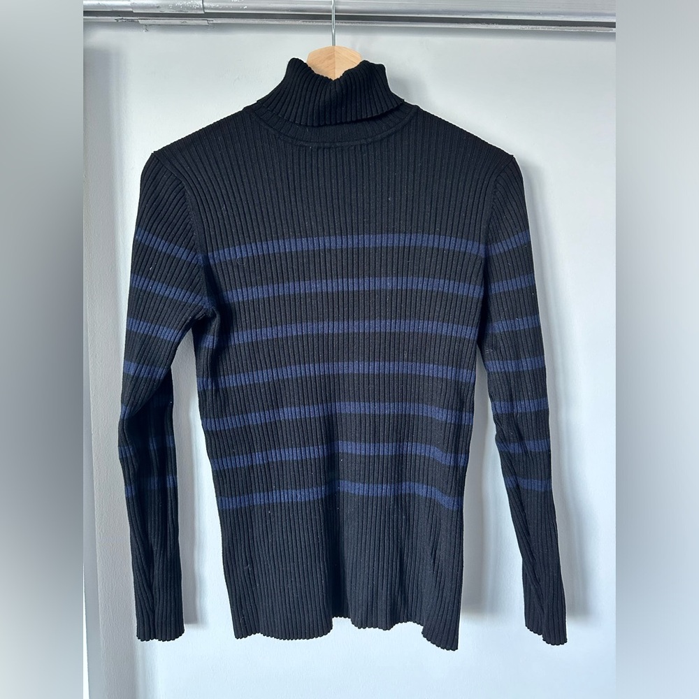 Navy blue / black turtleneck